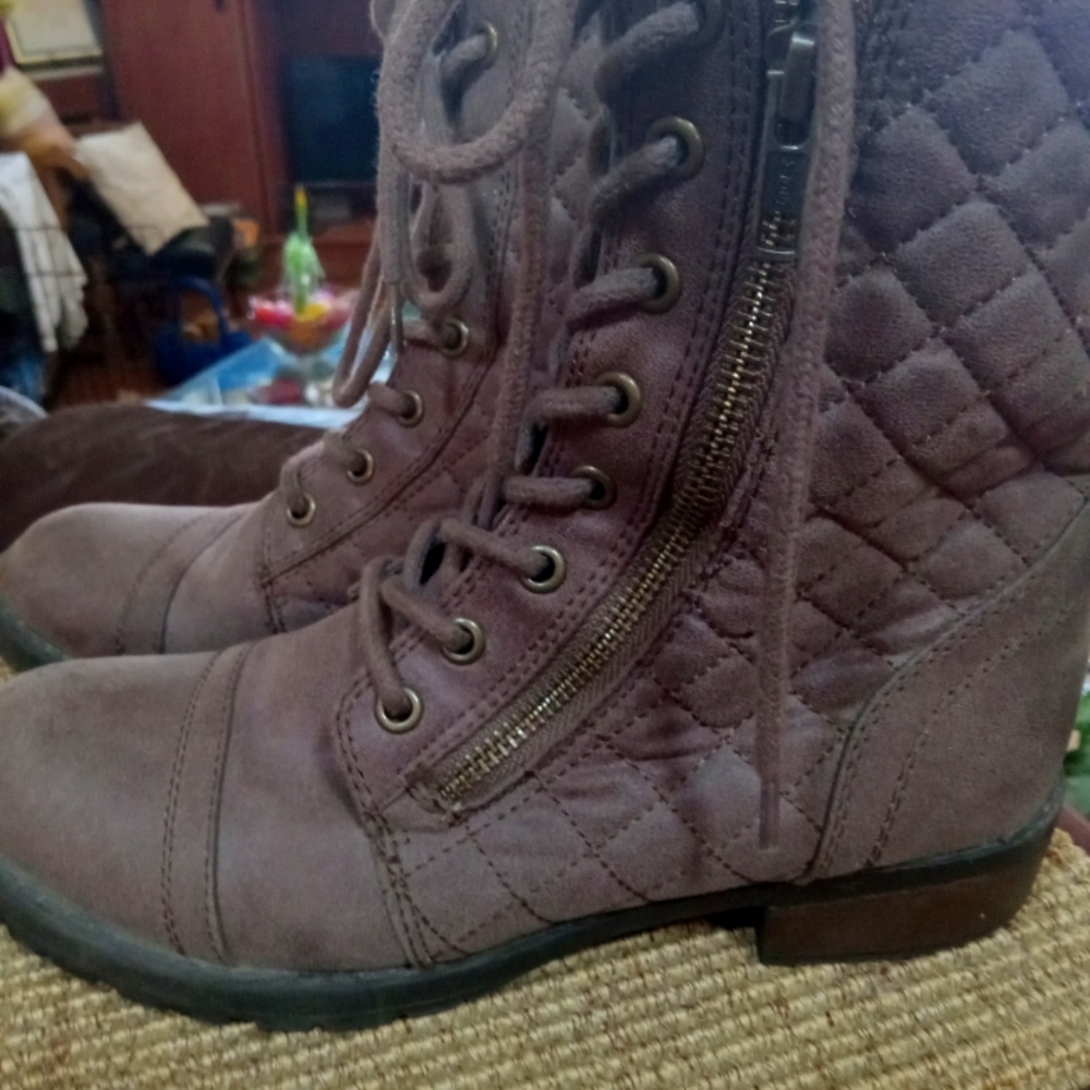Boots coffee colored size 7.5